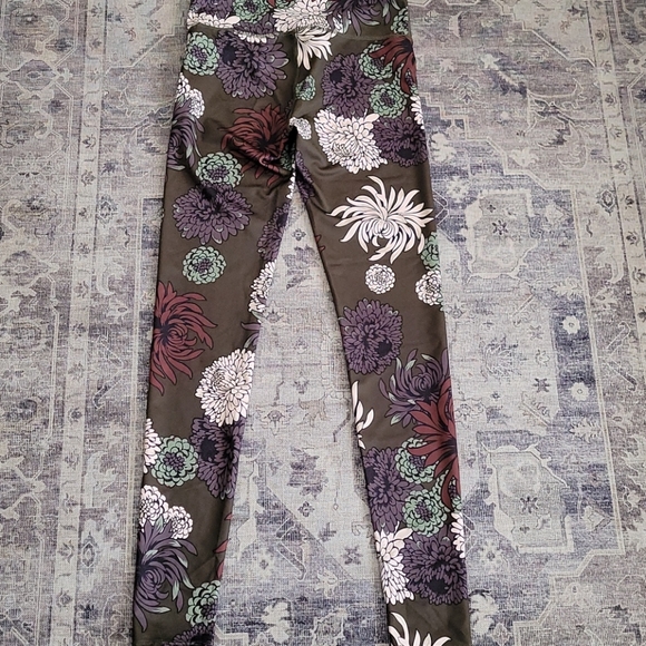 NWOT- 3 Flower Power 3 Pack leggings - Picture 10 of 14